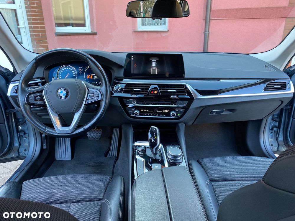 BMW Seria 5 520d xDrive Sport Line - 10