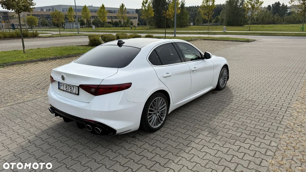 Alfa Romeo Giulia 2.0 Turbo 16V AT8 Veloce - 4