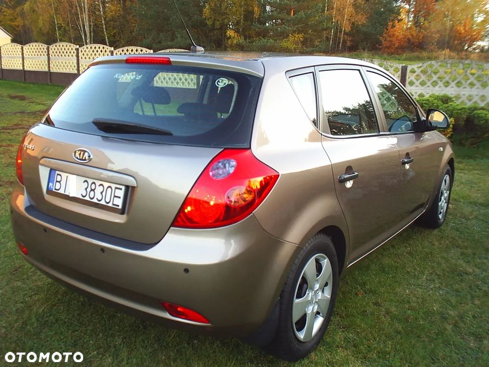 Kia Ceed - 21