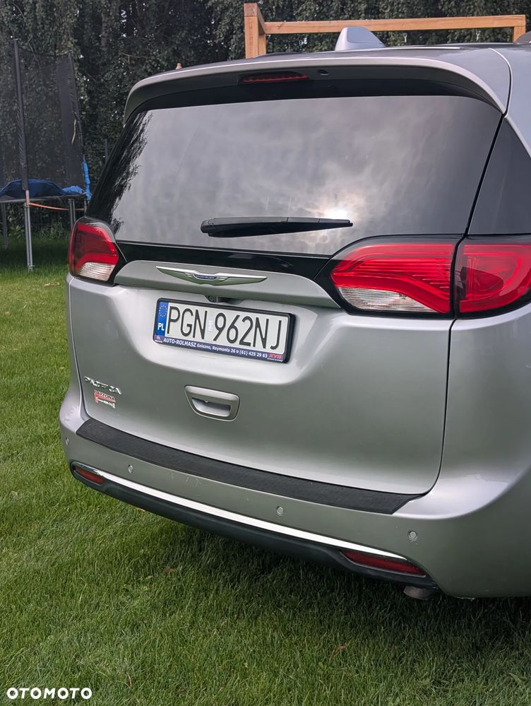 Chrysler Pacifica - 12