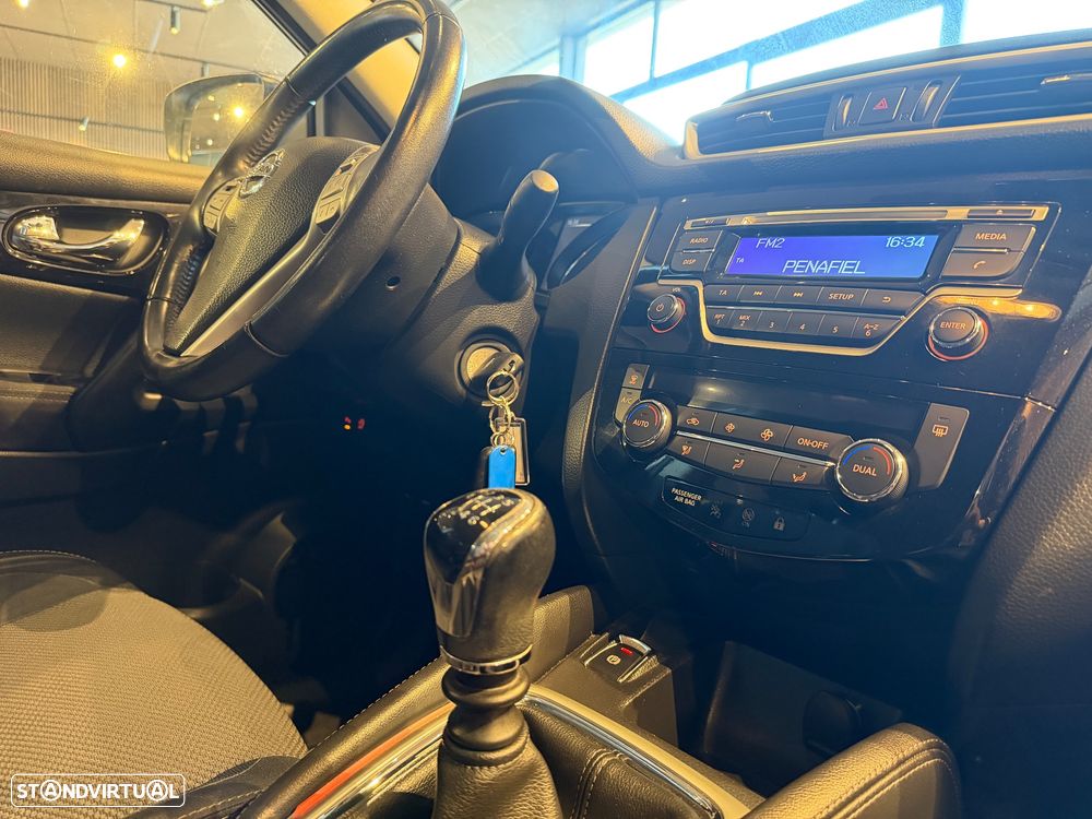 Nissan Qashqai 1.6 dCi N-Connecta RS+PS 4x4i - 39