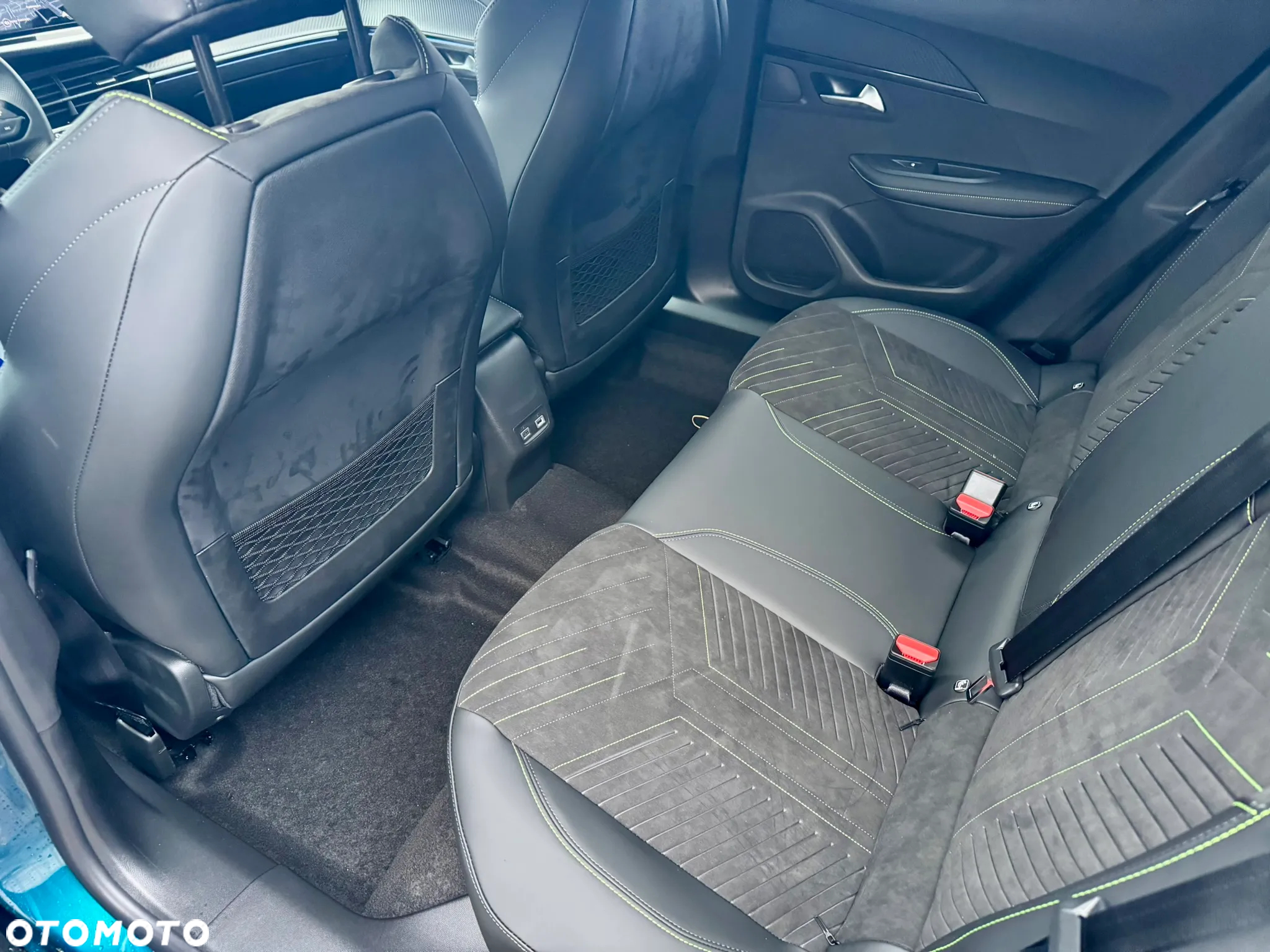 Peugeot 2008 PureTech mHEV GT e-DCS6 - 12