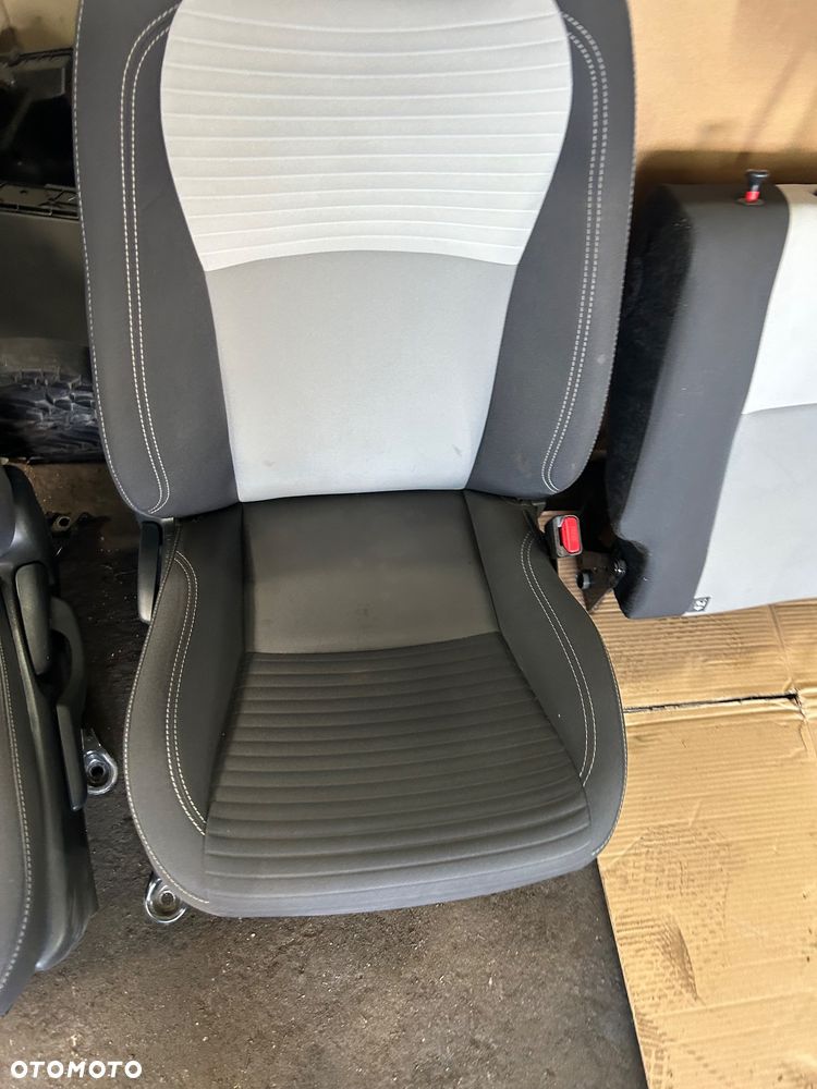 Toyota Yaris III lift fotel lewy kierowcy prawy pasażera 5D - 9