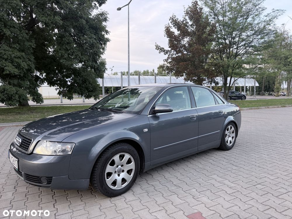 Audi A4 Limousine - 1