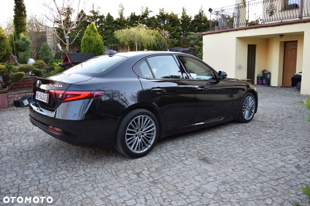 Alfa Romeo Giulia 2.2 AT8 Executive - 8