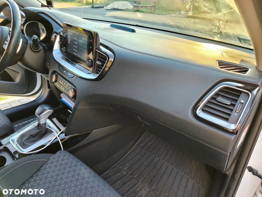 Kia Ceed - 10
