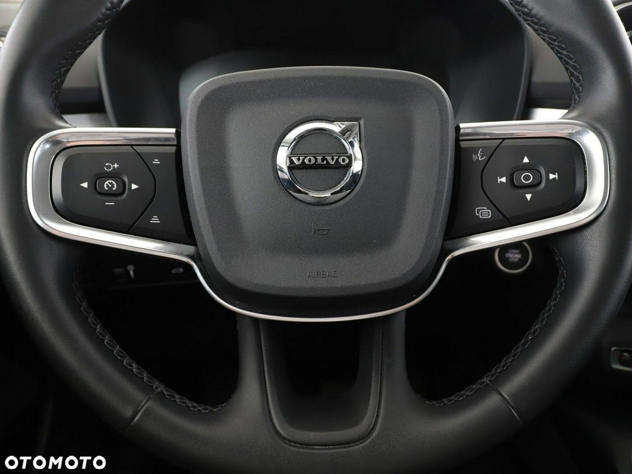 Volvo XC 40 T3 Momentum Pro - 21
