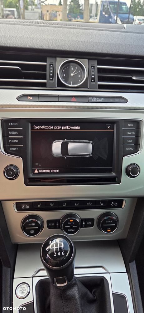 Volkswagen Passat Variant 2.0 TDI BMT Highline - 28
