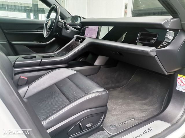 Porsche Taycan 4S - 14
