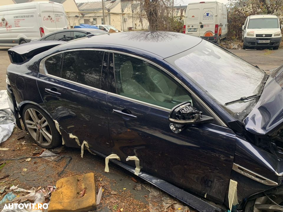 piese jaguar xe 20d cutie automata 8 trepte motor euro6 interior sistem audio uși oglinda stânga navigație GPS dezmembrez Plansa bord cu airbagurile sărite caseta directie - 2