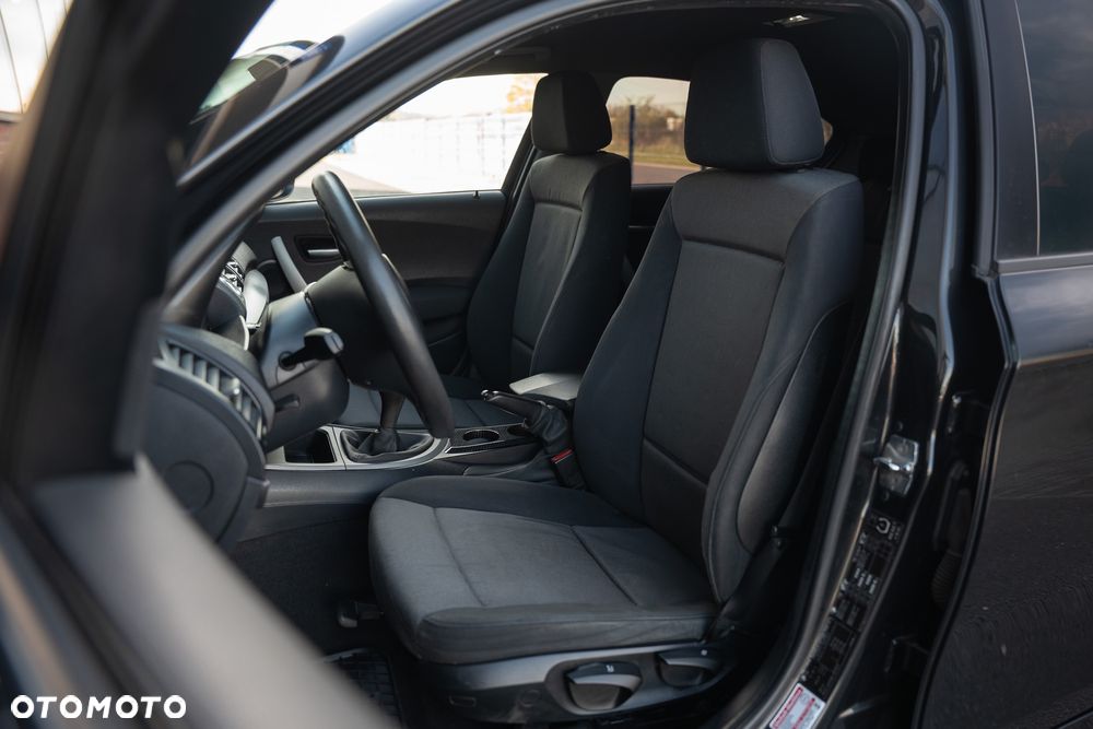 BMW Seria 1 118d - 23
