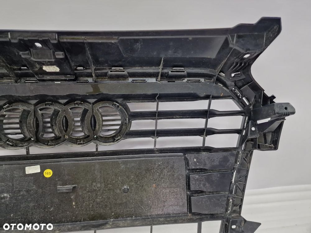 AUDI A1 LIFT 8XA 14- ATRAPA / GRILL PRZEDNI PRZÓD , NR 8XA853651B / 8XA853651C , NR AUKCJI GR6 - 18