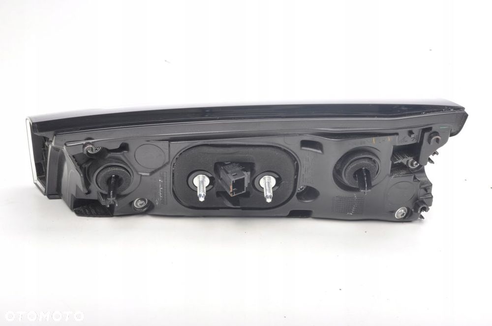 PEUGEOT 2008 II LAMPA LEWA TYLNA LEWY TYŁ W KLAPĘ - 3