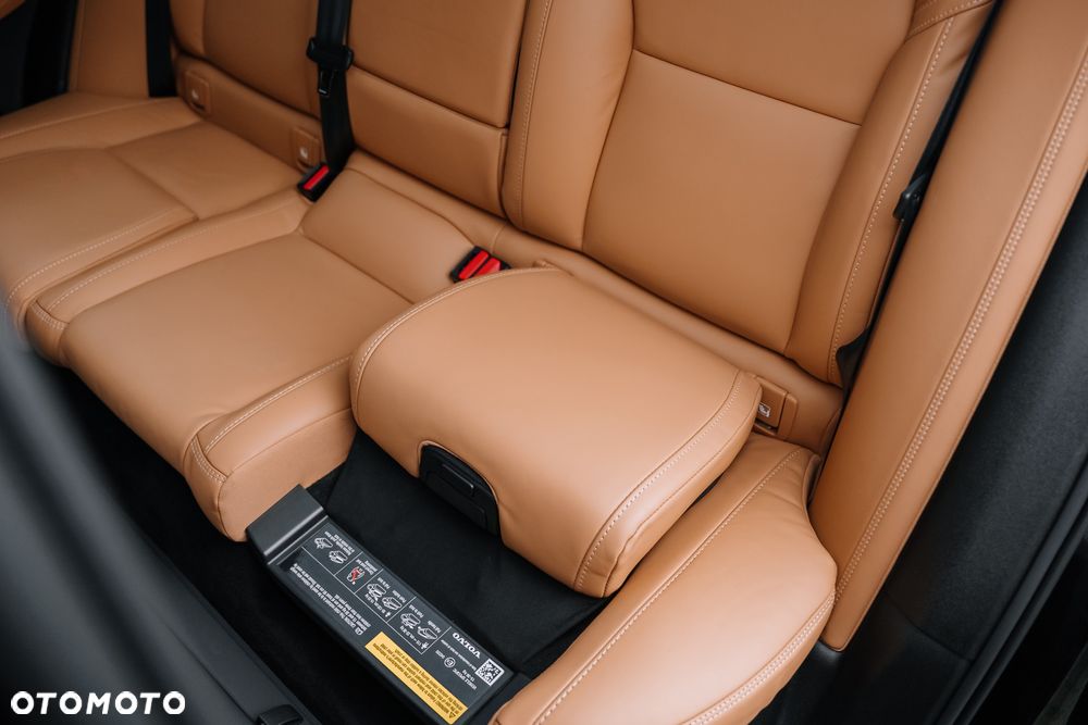 Volvo XC 60 T8 Plug-In Hybrid AWD Ultimate Dark - 10