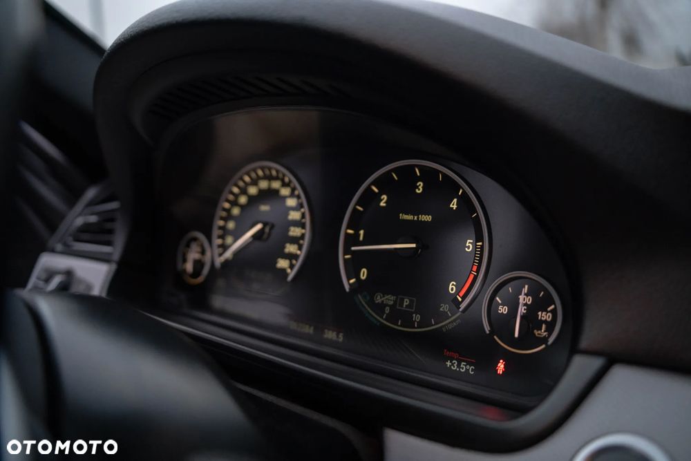 BMW Seria 5 530d xDrive Sport-Aut Luxury Line - 29