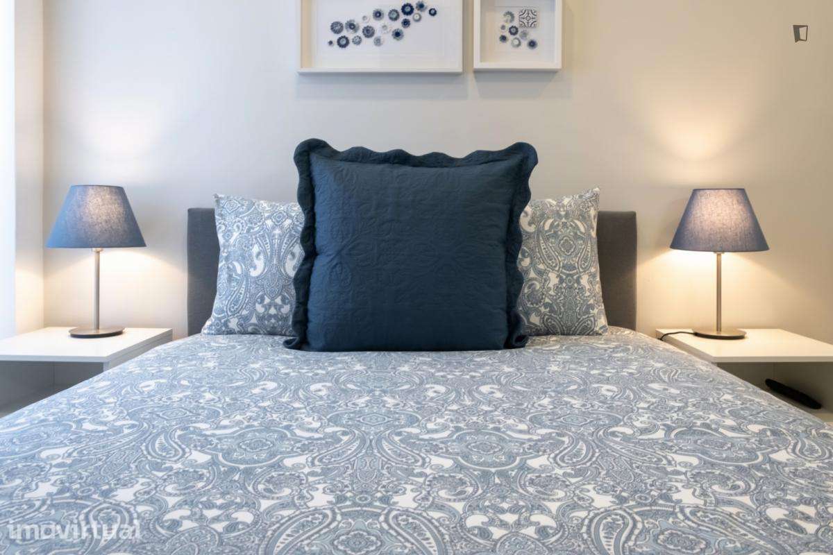 Quarto - localizado em Mafamude Porto - Grande imagem: 2/9