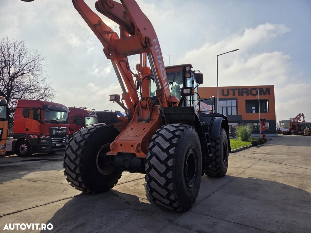 Hitachi Cupa 5mc, 28tone, ANVELOPE NOI, VIRARE prin JOYSTICk, Gresare automata, Inaltiime basculare cupa 4,3m, Lama noua la cupa, produs in JAPONIA, camera luat vederi spate, posibilitate leasing, motor 282 CP, STARE BUNA, PROMOTIE 86.900 EUR+tva - 40