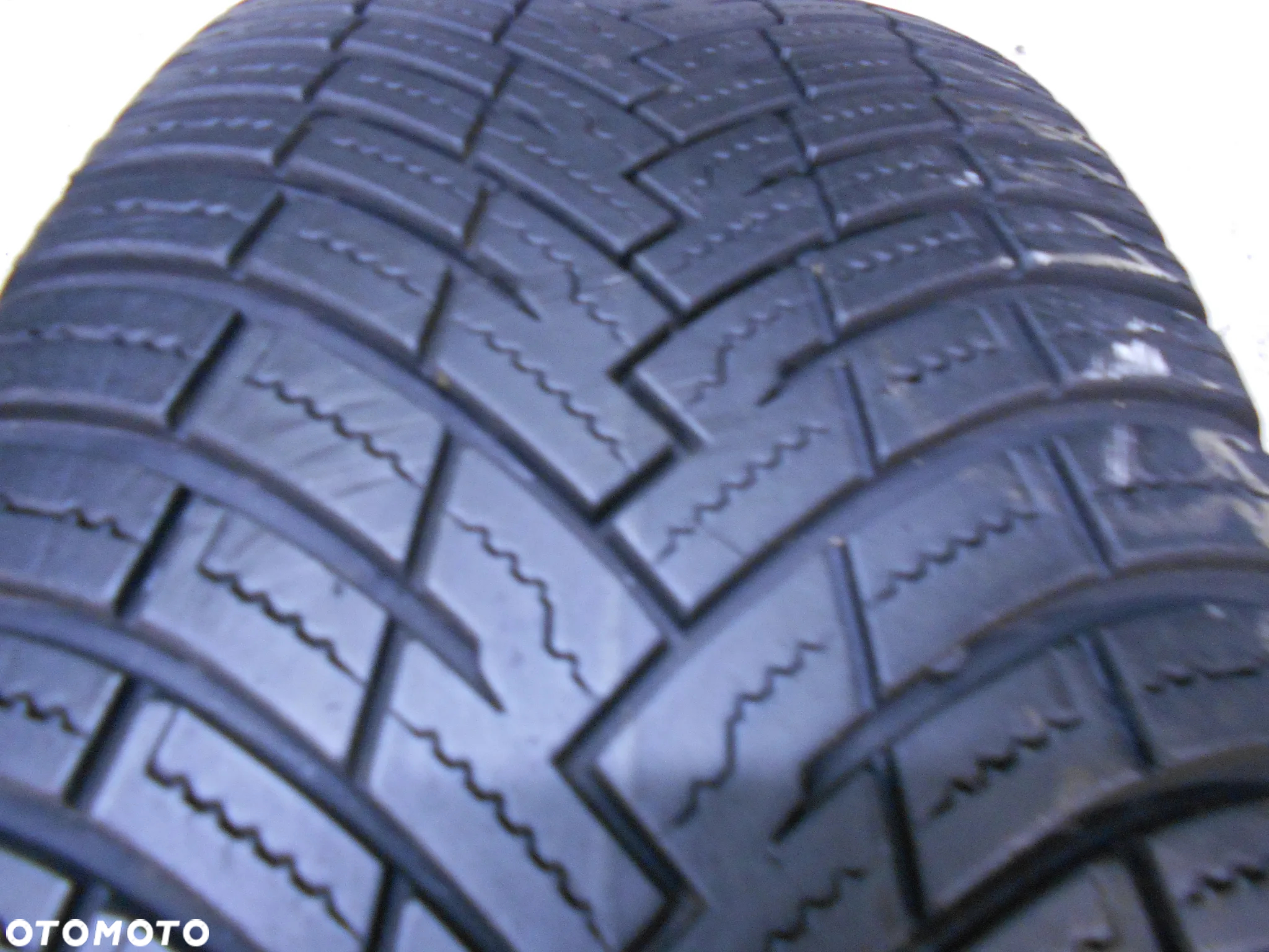 OPONA POJEDYNKA 225/55R19 PIRELLI ALL SEASON CINTURATO SF2 DOT 3922 7.4MM - 2