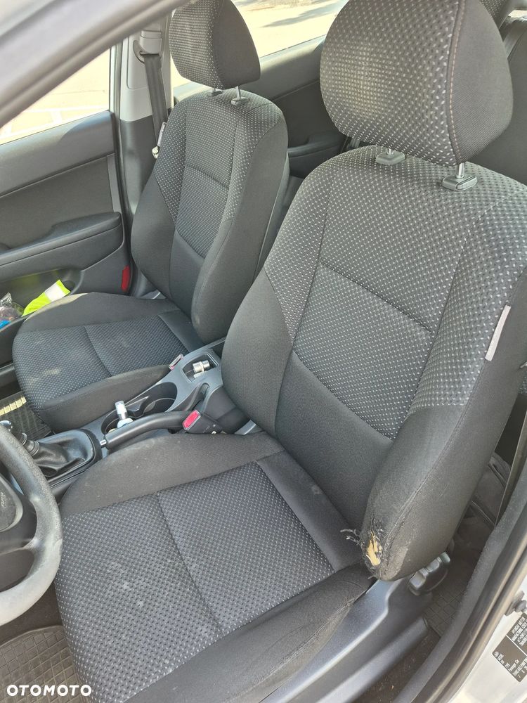 Hyundai i30 1.4 Base + - 9