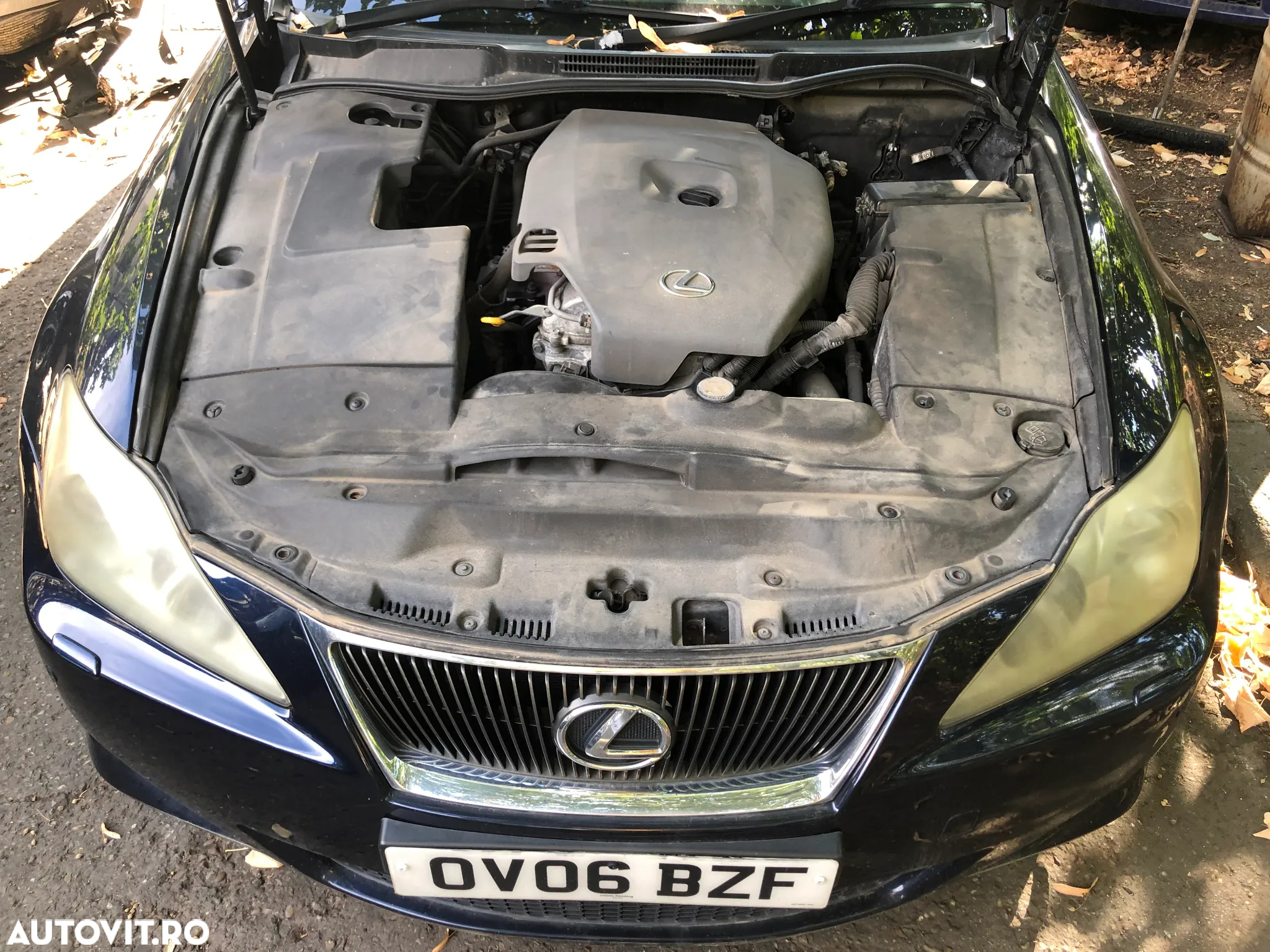 Dezmembrez Lexus IS 220D - 9