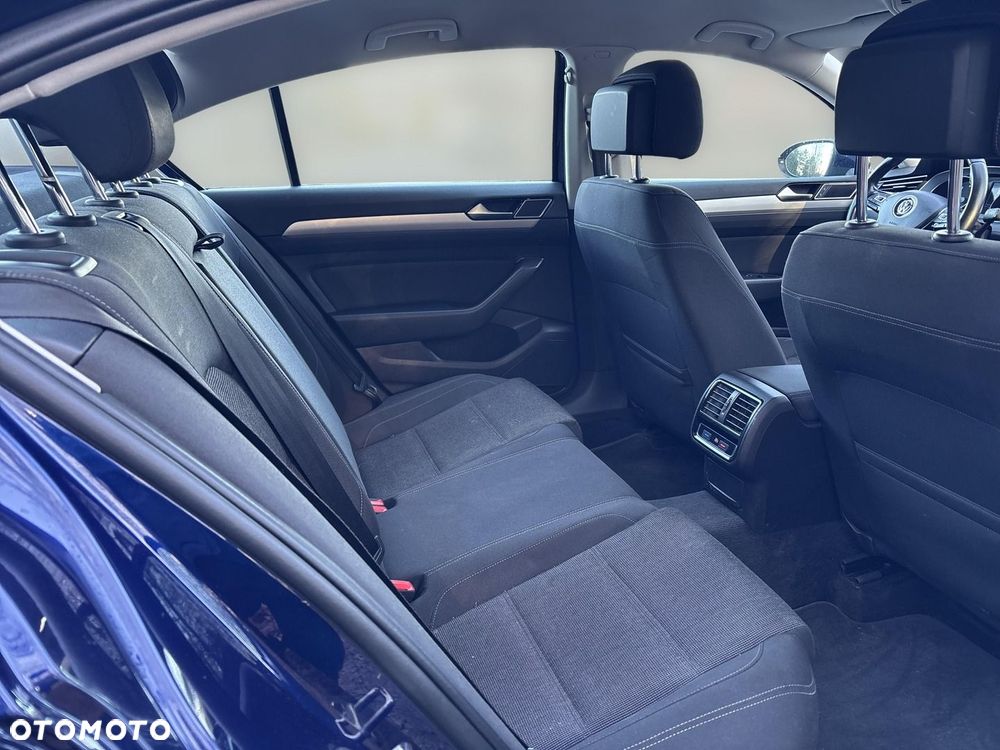 Volkswagen Passat - 10