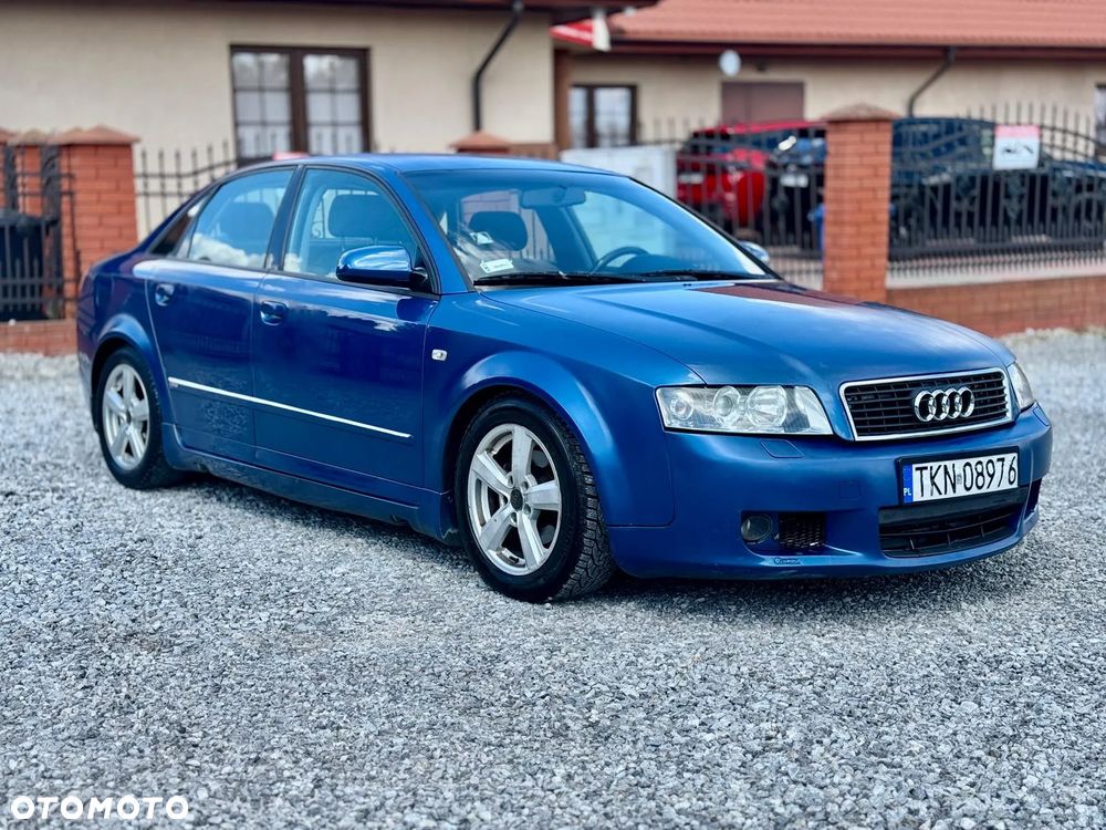 Audi A4 Limousine - 1