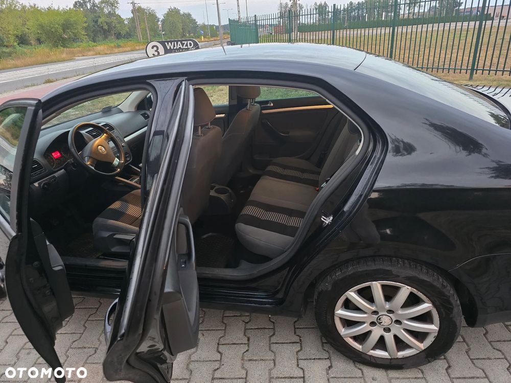 Volkswagen Jetta 1.6 Trendline - 11