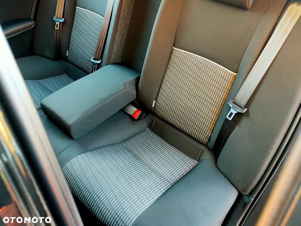 Toyota Avensis Combi 1.6 Life - 23