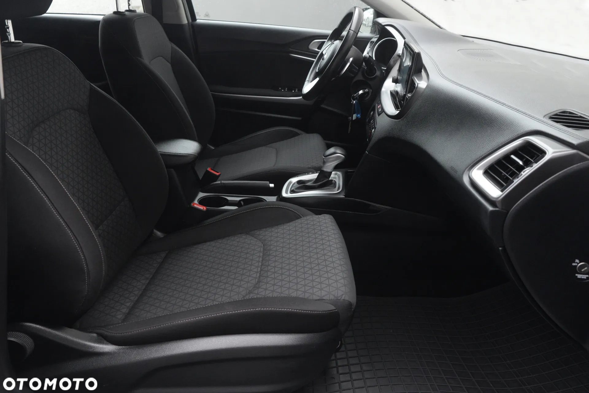 Kia Ceed 1.5 T-GDI Business Line DCT - 33