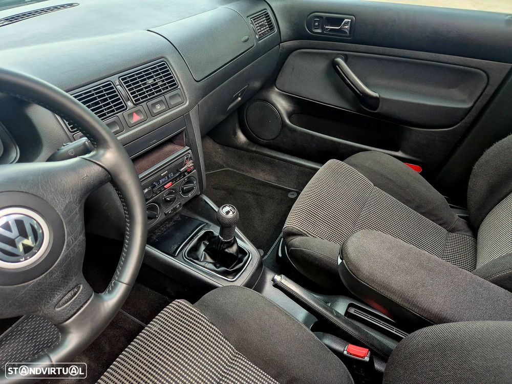 VW Golf 1.9 TDi 25 Anos - 9