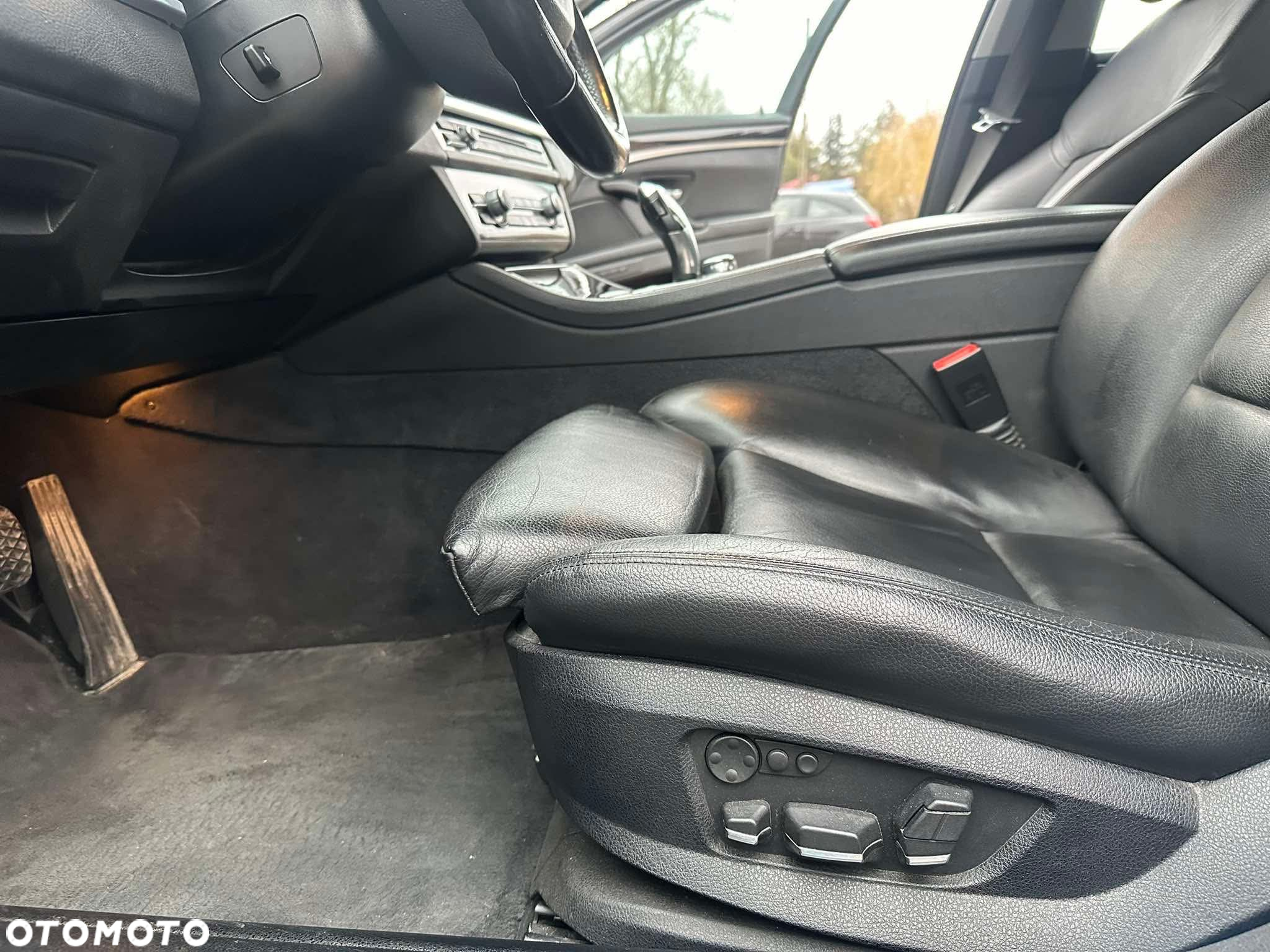 BMW Seria 5 523i Touring - 8