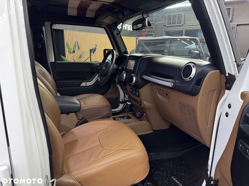 Jeep Wrangler 3.6 Unlim Sahara - 22
