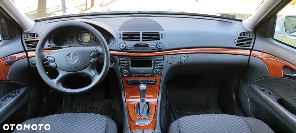 Mercedes-Benz Klasa E 200 Kompressor Automatik Classic - 15