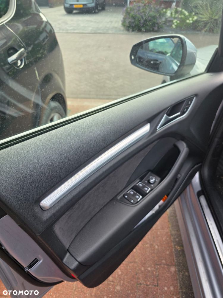 Audi A3 Sportback 1.4 TFSI E-tron Ambiente e-S tronic - 17