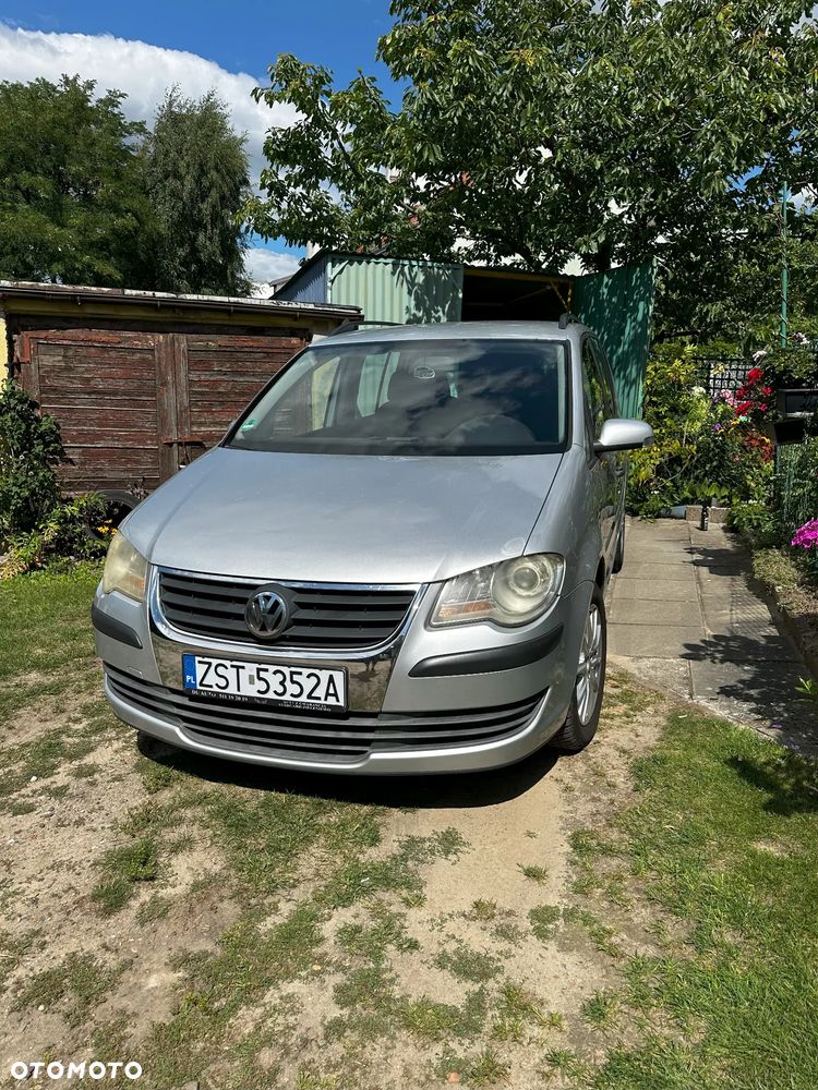 Volkswagen Touran 1.6 Conceptline - 1