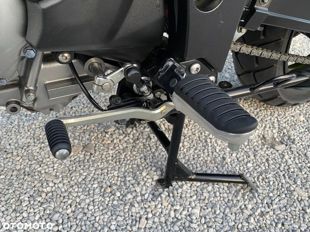 Suzuki V-STROM - 25