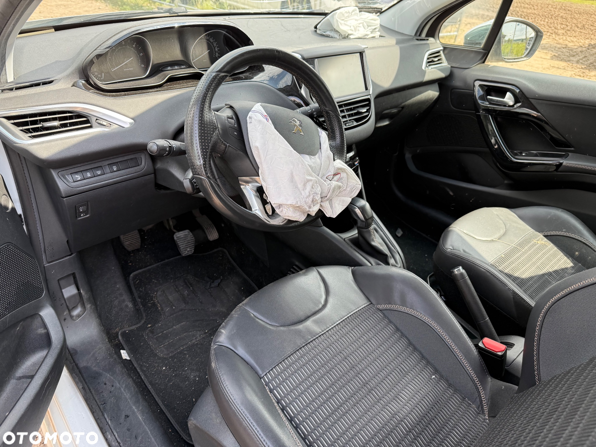 Peugeot 208 e-HDi 92 Stop&Start Allure - 9