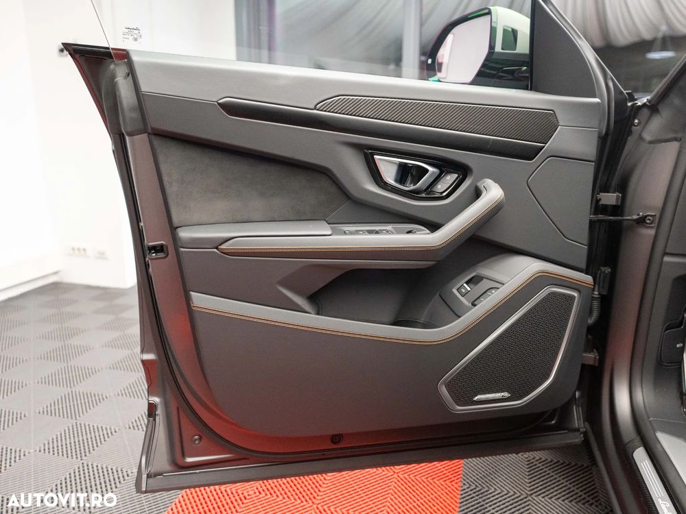 Lamborghini URUS - 11