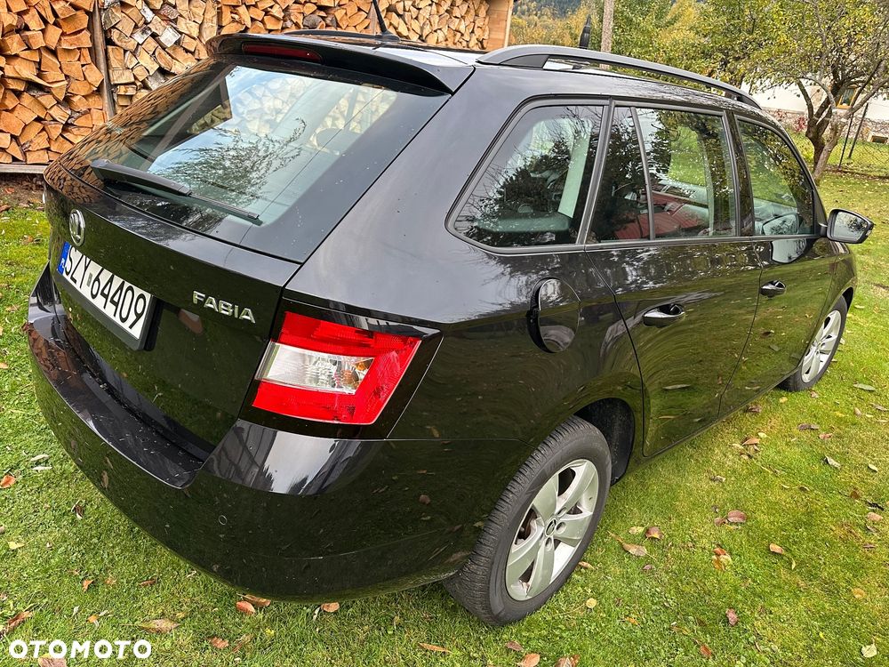 Skoda Fabia 2015 photo 2