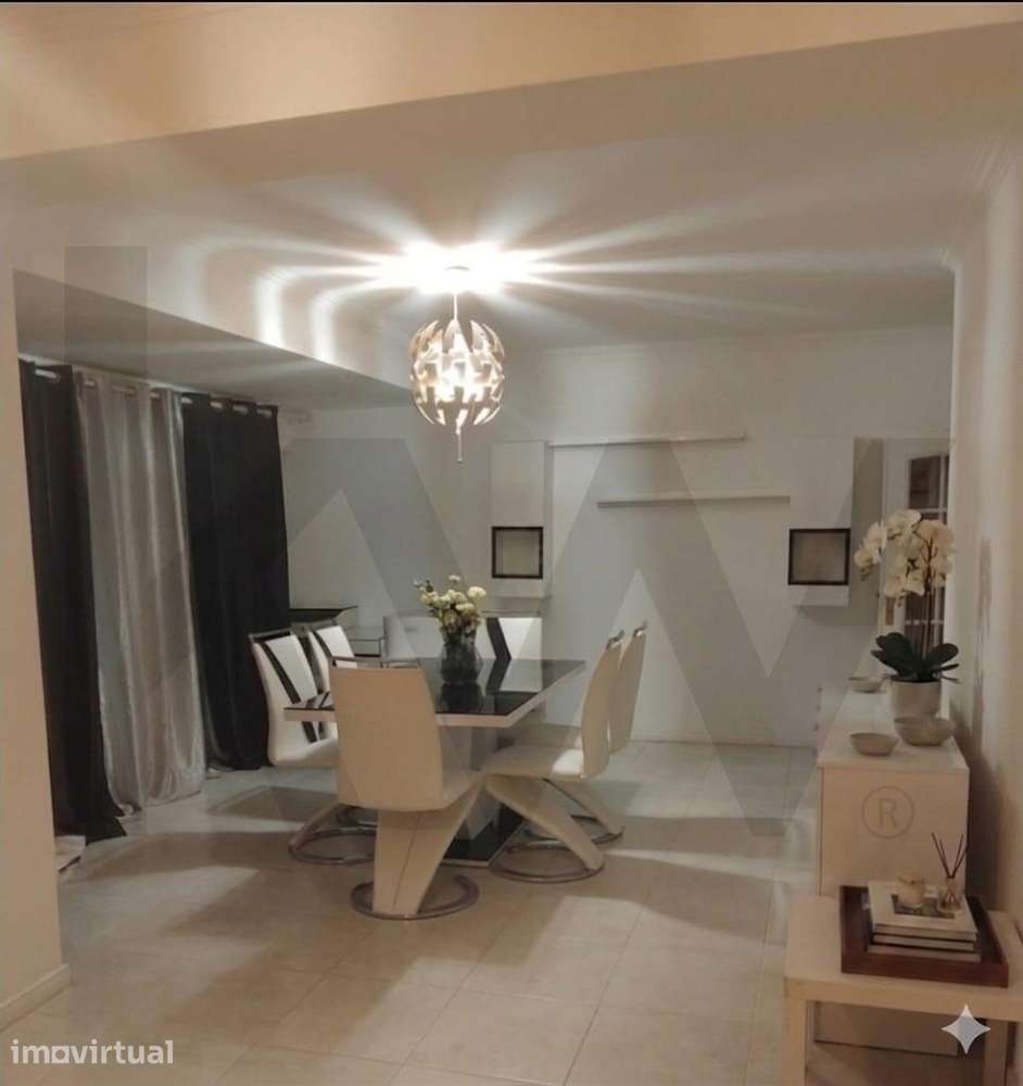 T2 com 120 m2, Duas Varandas, Ar Condicionado e Garagem em Odivelas - Grande imagem: 3/12