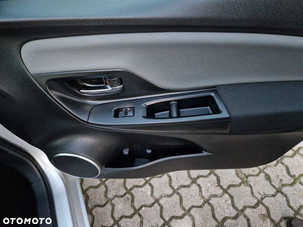 Toyota Yaris Hybrid 100 Active EU6 - 16