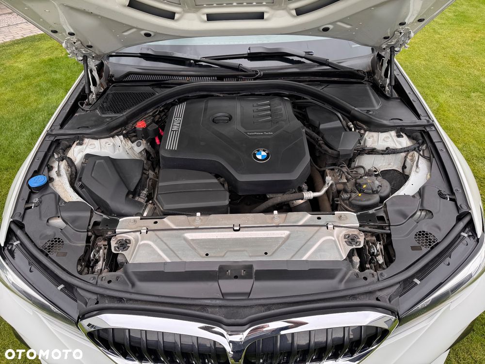 BMW Seria 3 320i M Sport - 14