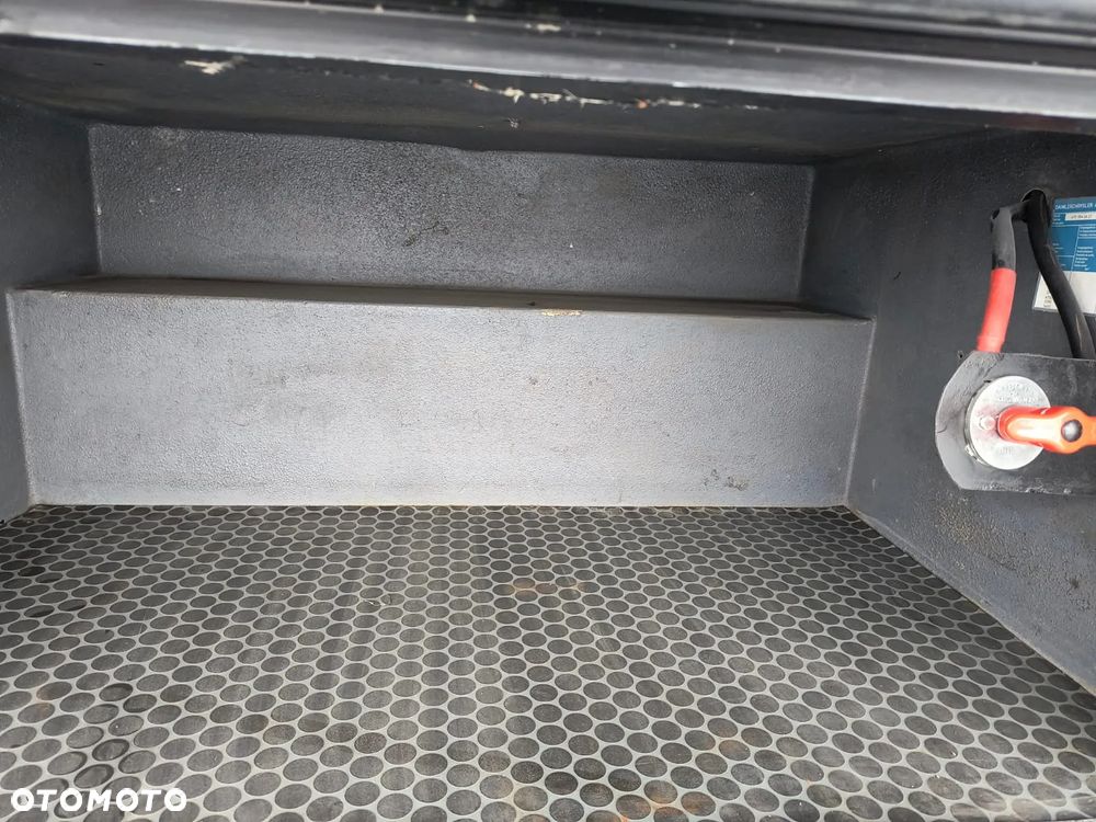 Mercedes-Benz SUNRIDER 818D - 17