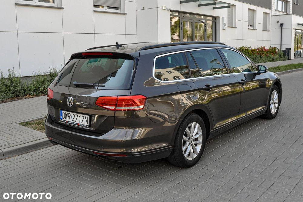Volkswagen Passat - 4