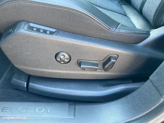 Peugeot 5008 1.2 PureTech Allure EAT8 - 41