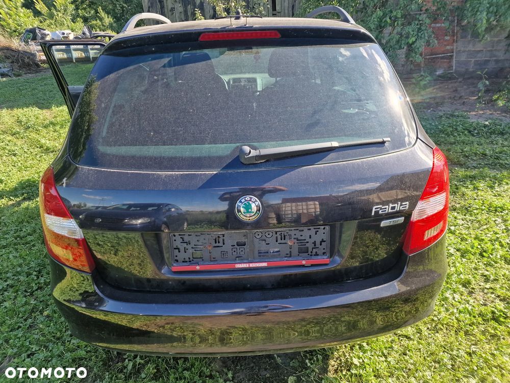 Klapa  tył  skoda  Fabia  II  kombi  lift  w  kolorze  LF9R - 1