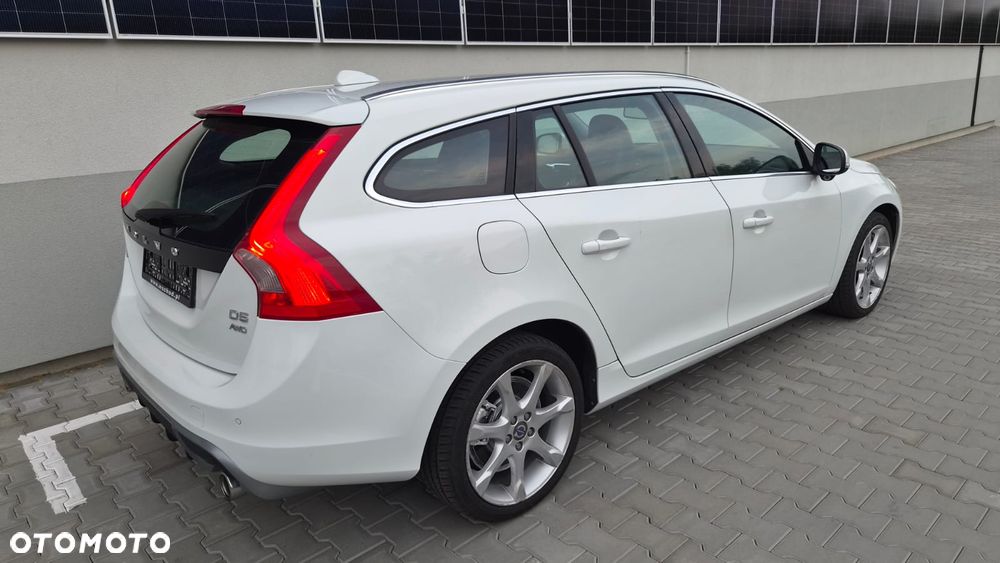 Volvo V60 D5 AWD Geartronic Summum - 6