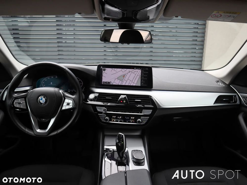 BMW Seria 5 518d mHEV - 17