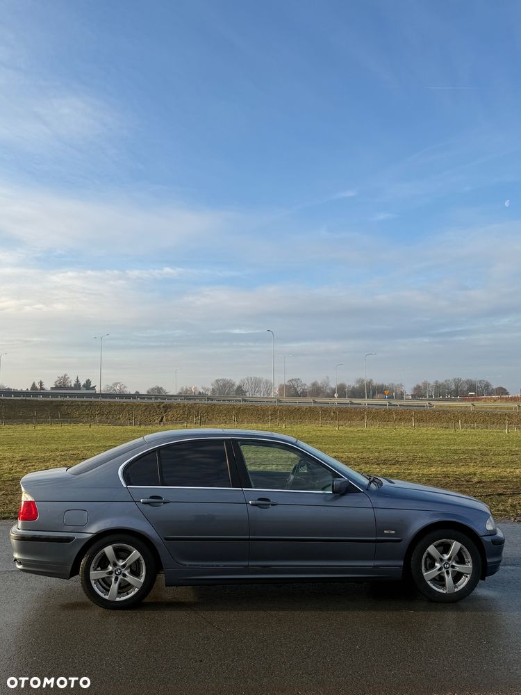 BMW Seria 3 320i - 5