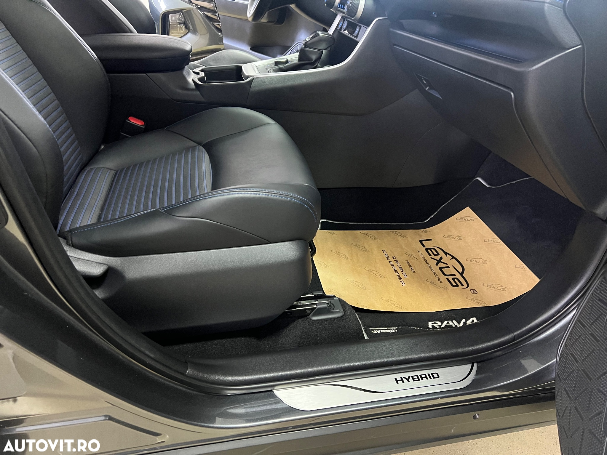 Toyota RAV4 2.5 4x4 Hybrid Lounge - 4